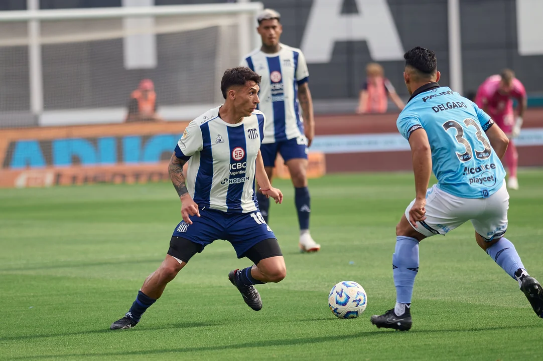 Talleres empató en el clásico con Belgrano, con un jugador más, y no ...