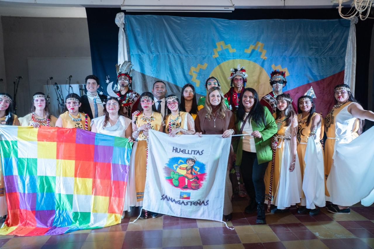Sanagasta celebró sus 435 años con una emotiva Noche de Gala y reconocimientos a su comunidad - Medios Provincia
