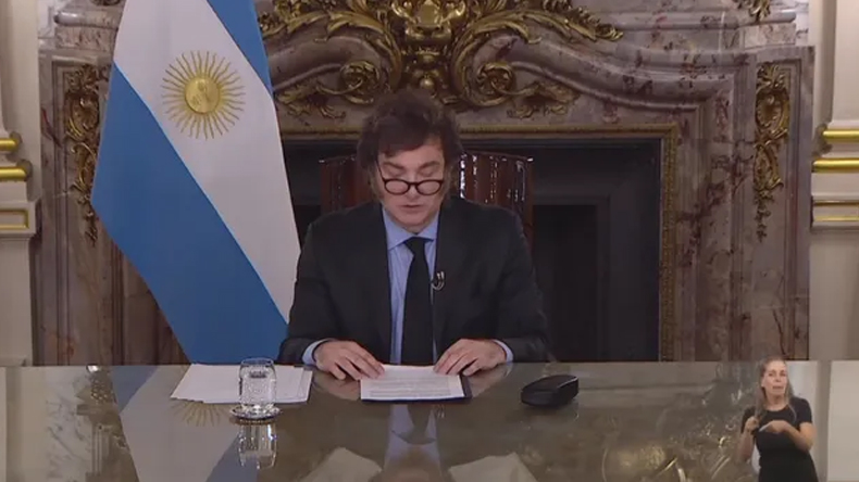 El Gobierno analiza anunciar por cadena nacional la reforma del Banco Central - Medios Provincia