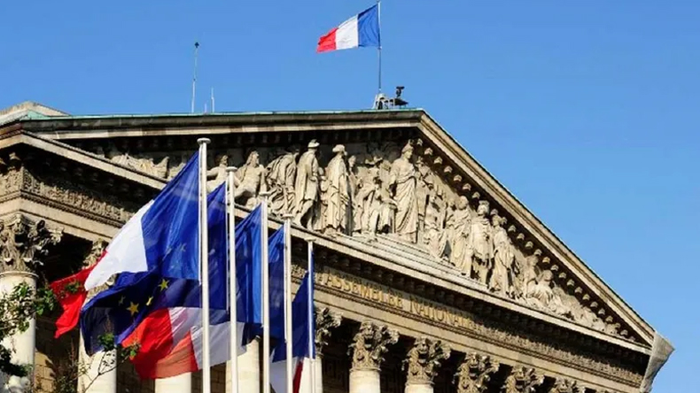 Francia vota una ley histórica: buscan prohibir las redes sociales a menores de 15 años - Medios Provincia