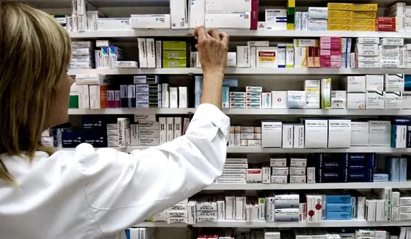 Advierten una caída en la compra de medicamentos bajo receta y un aumento del consumo de fármacos de venta libre - Med